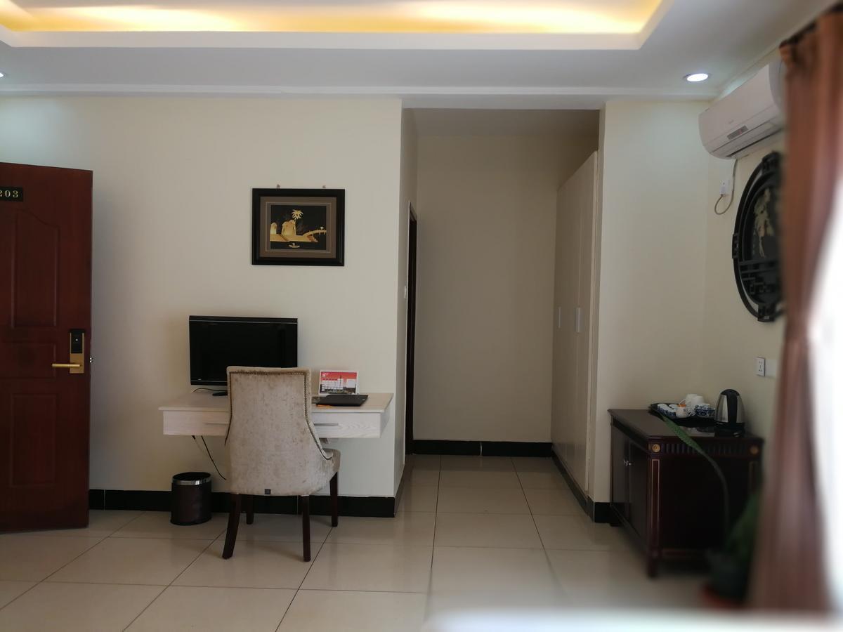 Nanjing Restaurant & Motel Kampala Exteriör bild